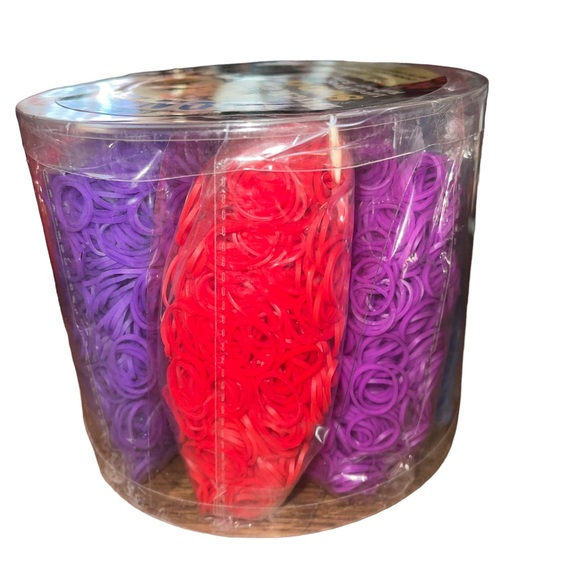 The Beadery Wonder Loom Mega Bucket of Bands with Tool, 8000 Pieces. - Picture 4 of 5